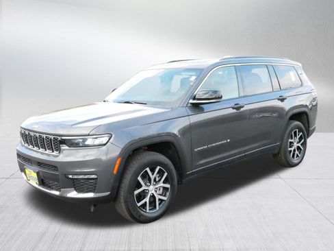 Used 2024 Jeep Grand Cherokee L Limited w/ Luxury Tech Group II image 3