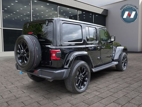 Used 2023 Jeep Wrangler Unlimited Sahara w/ Cold Weather Group AWD/4WD image 5