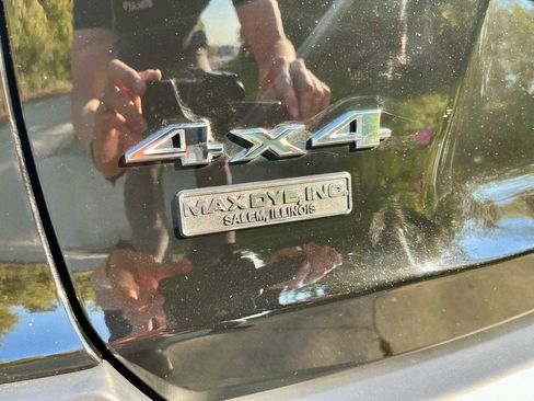 Used 2019 Jeep Cherokee Latitude w/ Cold Weather Group image 8