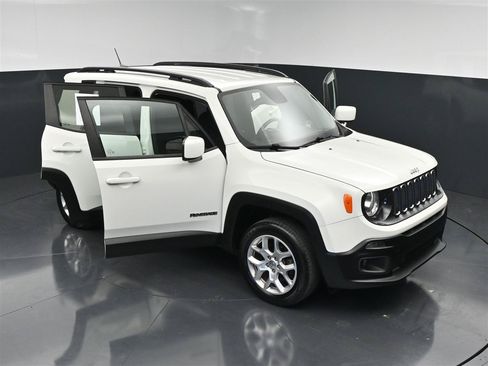 Used 2017 Jeep Renegade Latitude AWD/4WD image 36