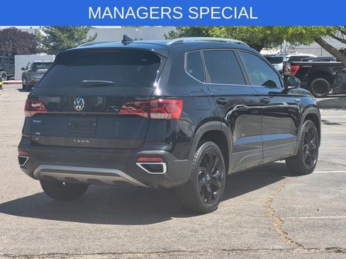 Used 2023 Volkswagen Taos SE w/ Panoramic Sunroof Package FWD image 3