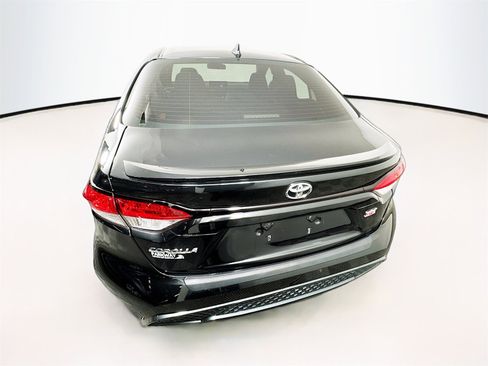 Used 2021 Toyota Corolla SE w/ SE Premium Package image 6