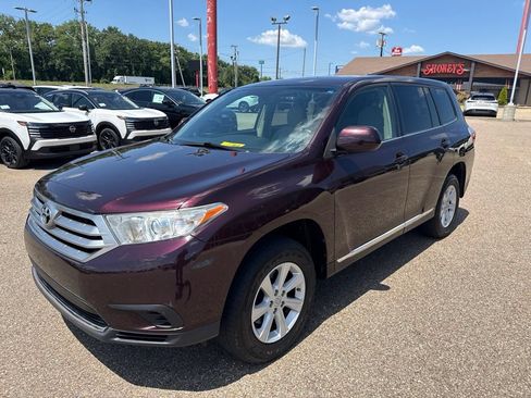 Used 2013 Toyota Highlander FWD w/ Cold Weather Pkg image 4