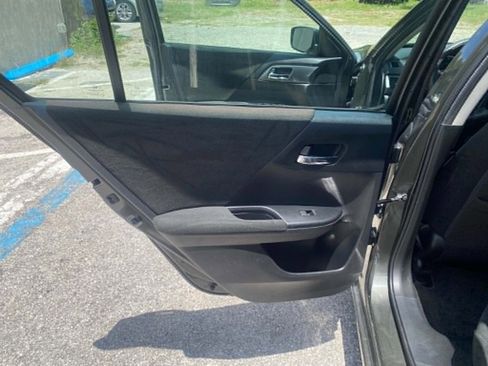 Used 2013 Honda Accord LX image 10