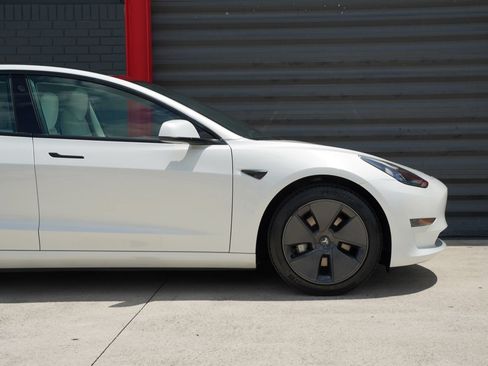 Used 2023 Tesla Model 3 Standard Range RWD image 2