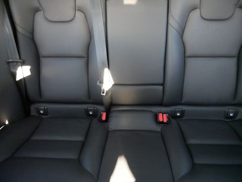 Used 2025 Volvo XC60 B5 Plus image 13