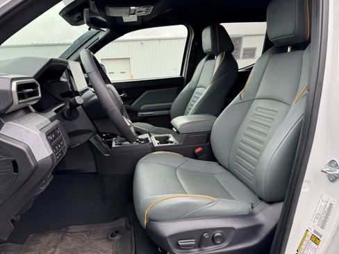 Used 2024 Toyota Tacoma Trailhunter image 12