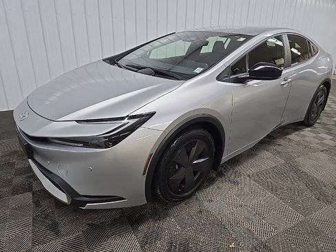 Used 2025 Toyota Prius Plug-In Hybrid image 8