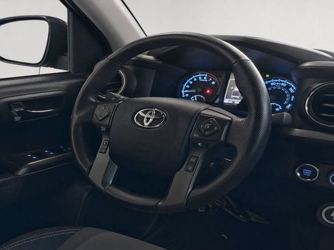 Used 2021 Toyota Tacoma TRD Off-Road AWD/4WD image 34