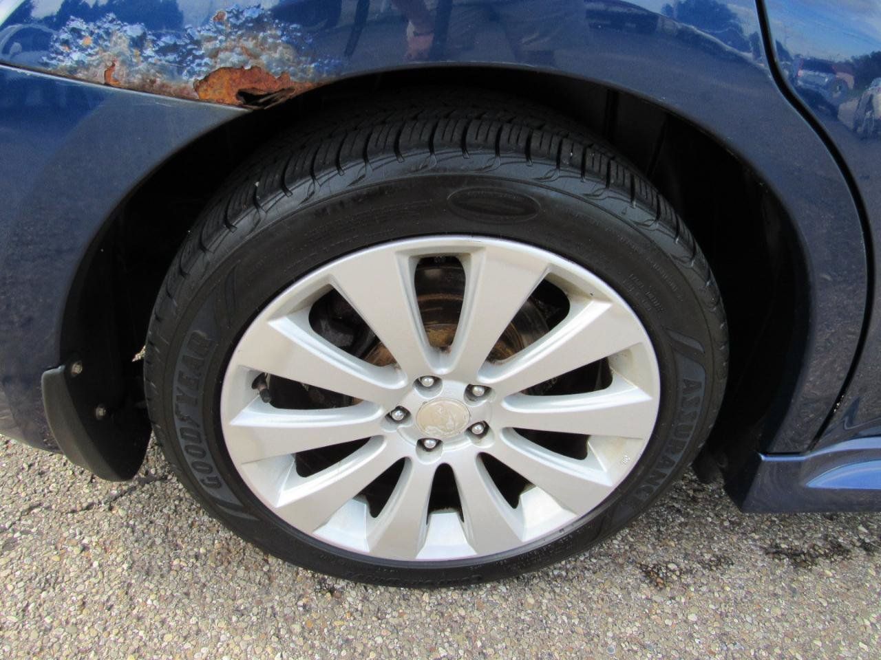 Used 2010 Subaru Legacy 2.5i Limited AWD/4WD image 10