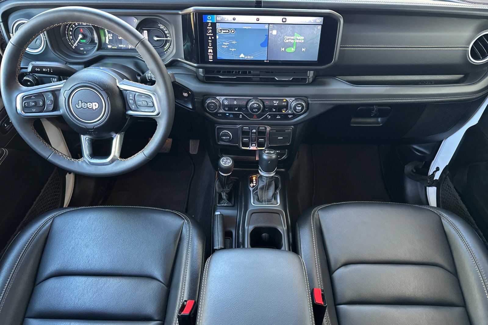Used 2024 Jeep Wrangler Unlimited Sahara w/ Technology Group AWD/4WD image 13