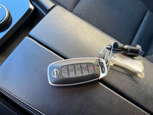 Used 2025 Nissan Rogue SV image 21