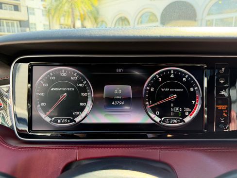 Used 2015 Mercedes-Benz S 63 AMG 4MATIC Coupe image 41