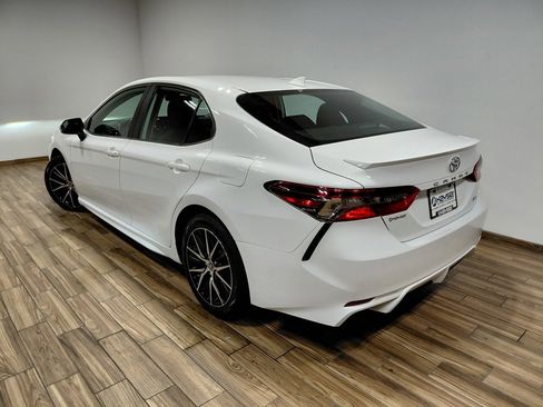 Used 2023 Toyota Camry SE image 18