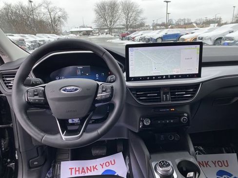 Used 2023 Ford Escape Platinum image 5