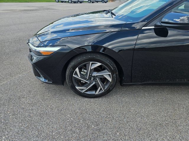 Used 2025 Hyundai Elantra Sport FWD image 27