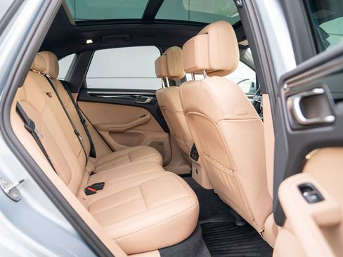 Used 2024 Porsche Macan image 26