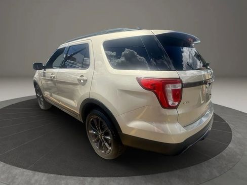 Used 2017 Ford Explorer XLT w/ Equipment Group 202A image 7