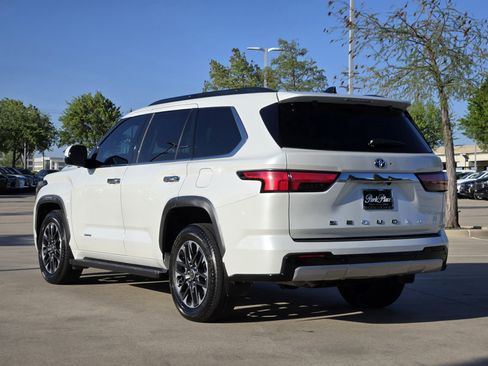 Used 2023 Toyota Sequoia Limited image 4