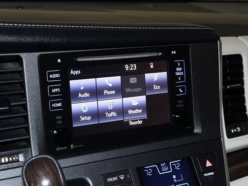 Used 2015 Toyota Sienna XLE image 17