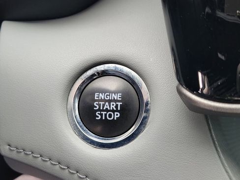 Used 2023 Toyota Highlander L image 18