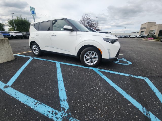 Certified 2023 Kia Soul LX w/ Option Group 015 FWD image 2