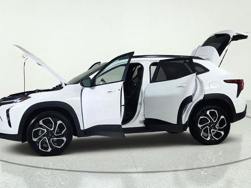 Used 2024 Chevrolet Trax RS w/ Driver Confidence Package FWD image 11