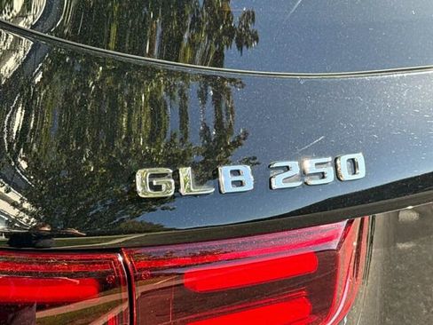 Used 2025 Mercedes-Benz GLB 250 4MATIC image 33