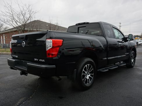 Used 2021 Nissan Titan SV w/ SV Convenience Package image 5