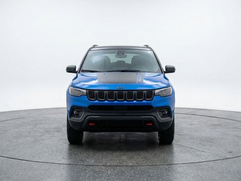 Used 2025 Jeep Compass Trailhawk AWD/4WD image 2