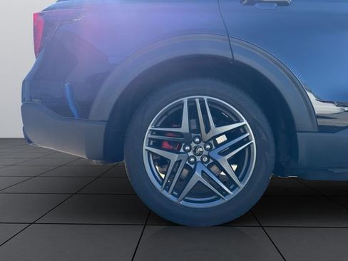 Used 2025 Ford Explorer ST-Line w/ Premium Package image 24