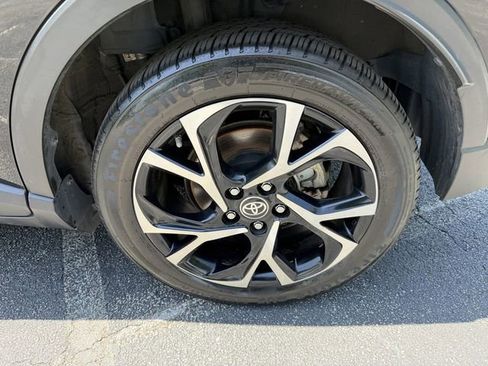 Used 2021 Toyota C-HR XLE FWD image 40