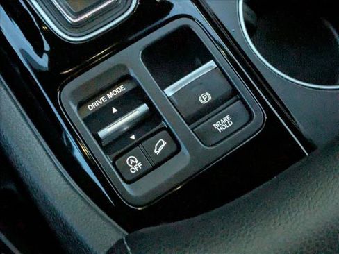 Used 2025 Honda Pilot Elite image 13