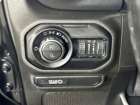 Used 2020 Jeep Gladiator Overland image 19