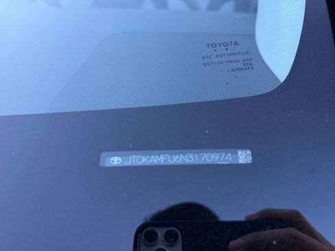 Used 2022 Toyota Prius LE image 25