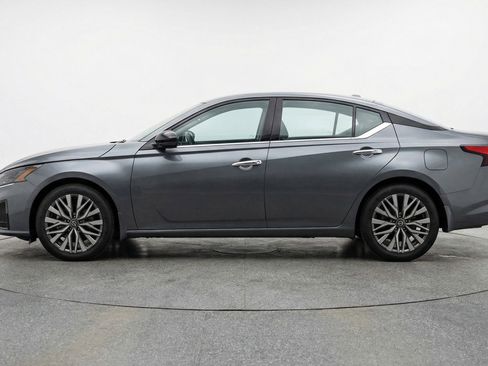 Used 2025 Nissan Altima 2.5 SV image 5
