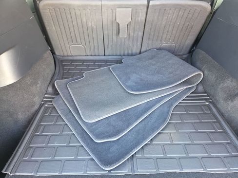 Used 2022 Tesla Model Y Performance image 36