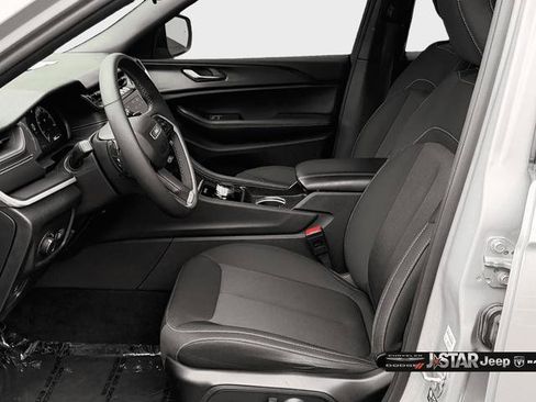 Used 2024 Jeep Grand Cherokee Laredo X w/ Luxury Tech Group I image 10