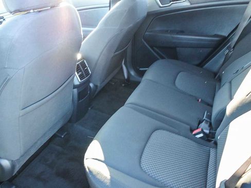 Used 2024 Kia Sportage LX image 19