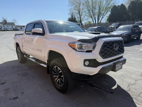 Used 2020 Toyota Tacoma TRD Sport image 4
