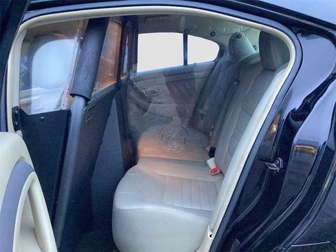 Used 2016 Ford Taurus SE image 13