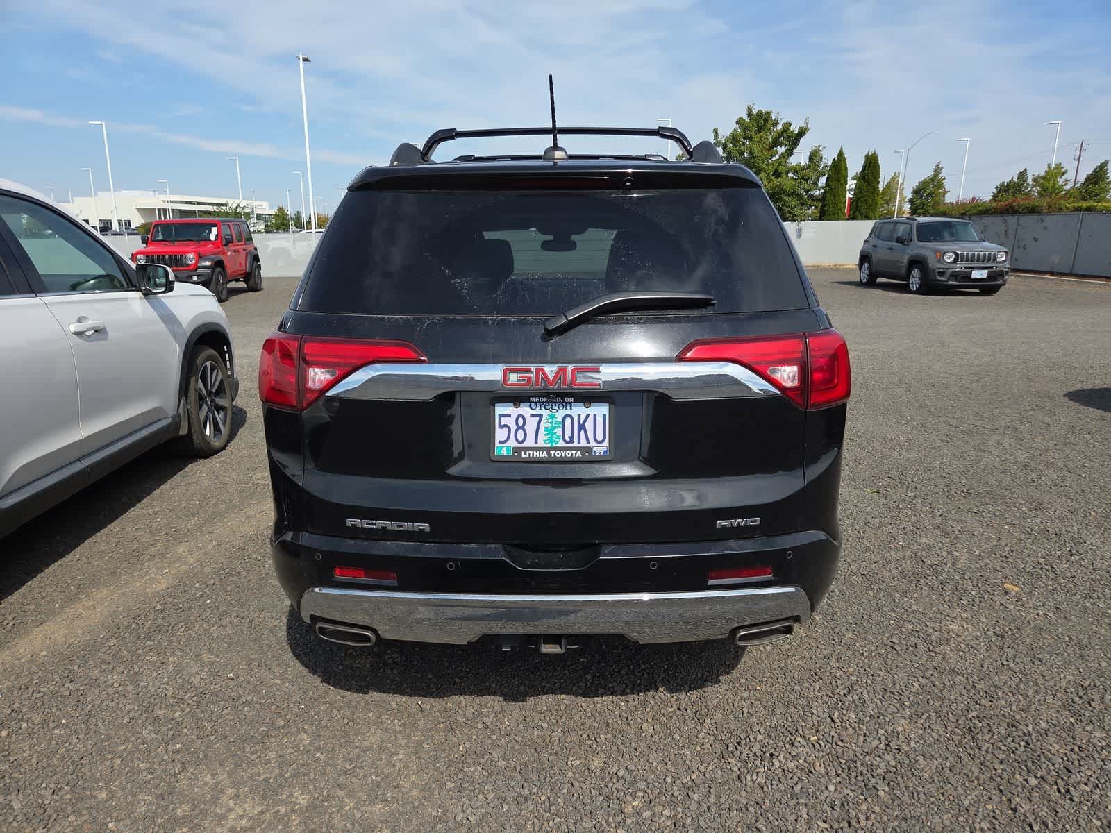 Used 2017 GMC Acadia Denali w/ Technology Package AWD/4WD image 4