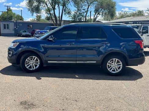 Used 2017 Ford Explorer XLT w/ Equipment Group 202A FWD image 4