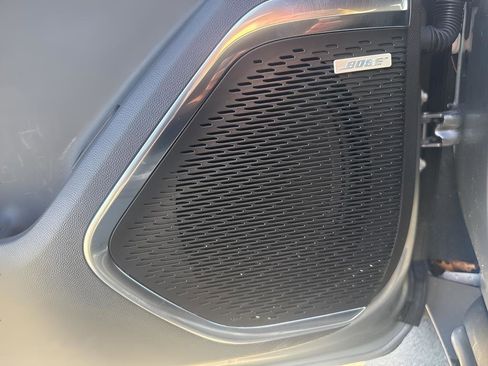 Used 2025 GMC Acadia Elevation image 16