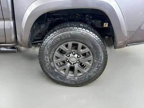 Used 2021 Toyota Tacoma SR5 w/ SR5 Appearance Package (SM) RWD image 28