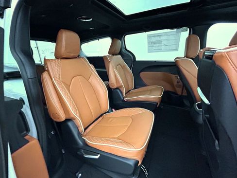 New 2026 Chrysler Pacifica Pinnacle image 17