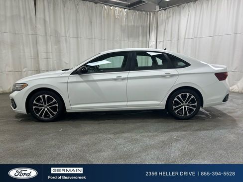 Used 2022 Volkswagen Jetta Sport image 5