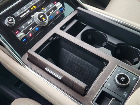 Used 2020 Lincoln Navigator Reserve w/ Luxury Package image 19