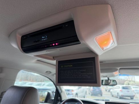 Used 2013 Toyota Sequoia Platinum image 21