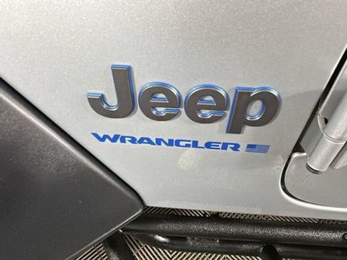 Used 2023 Jeep Wrangler Unlimited AWD/4WD image 9